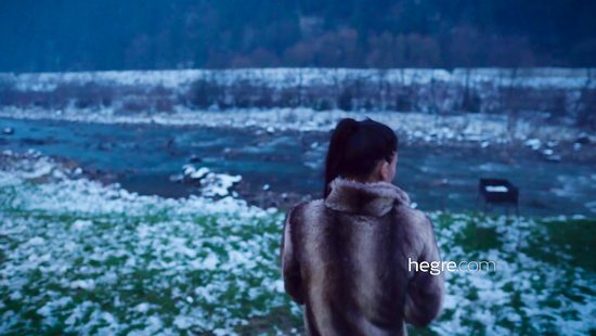 Foxy girl flashes in public