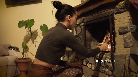 Foxy girl flashes in public