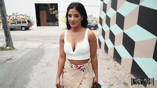 Bootylicious brunette sits on dick