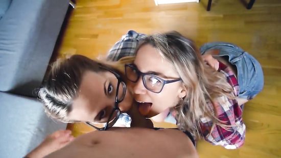 Chicks are having blowjob competition