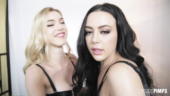 Lesbians are doing live show