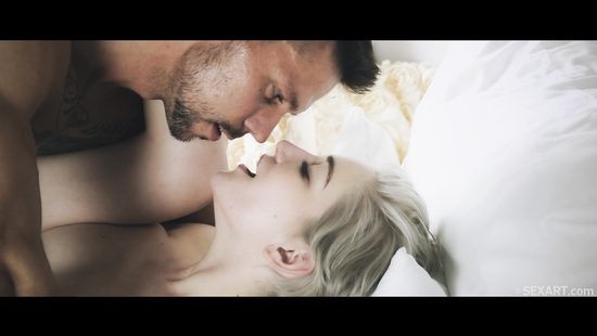 Juicy blonde is getting bonked