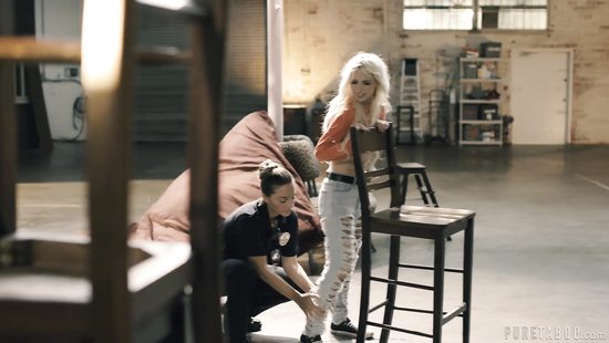 Kenzie Reeves licks girlfriend's puss