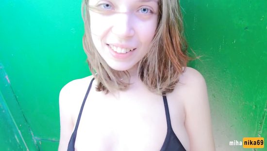 Amateur chick gets jizzed on