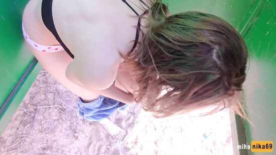 Amateur chick gets jizzed on