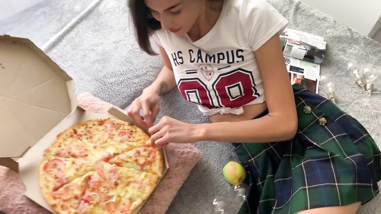 Schoolgirl's booty is plowed