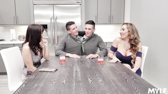 MILF and stepdaughter in foursome