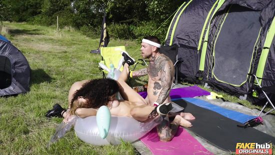 Babes share lucky guy's shaft