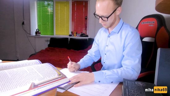 Nerdy chap fucks his girlfriend