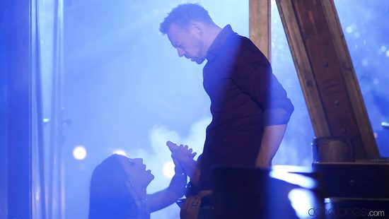 Beautiful girl gets bonked