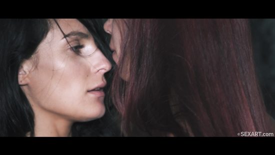 Hot lesbians are making out