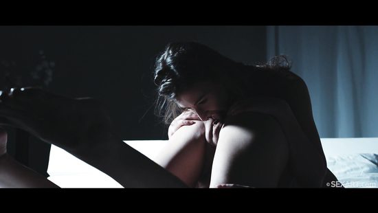 Lesbians enjoy in pussy licking