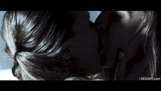 Lesbians enjoy in pussy licking