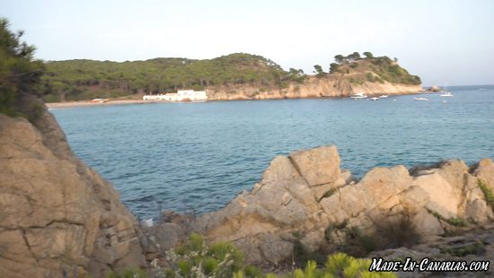 Chick is fucked on beach