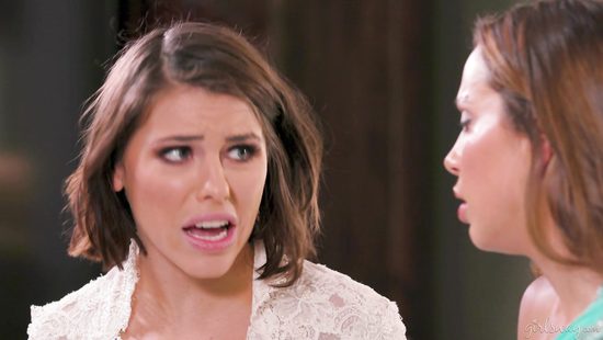 Tongue-fucking lesbian action