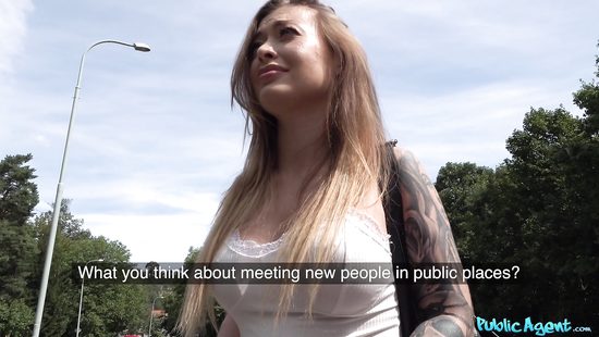 Inked babe loves outdoor sex