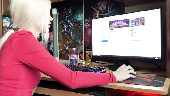 Blonde girls sucks hard cock