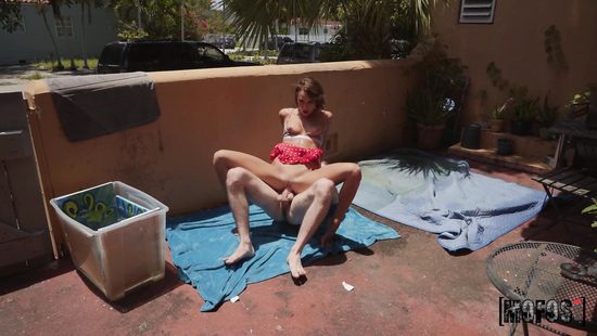 Gorgeous babe gets doggystyled