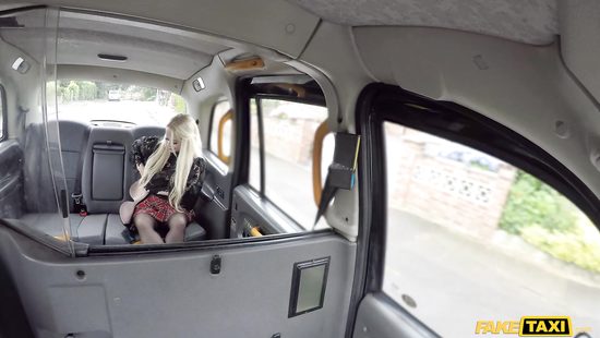 Blonde gets fucked in taxi