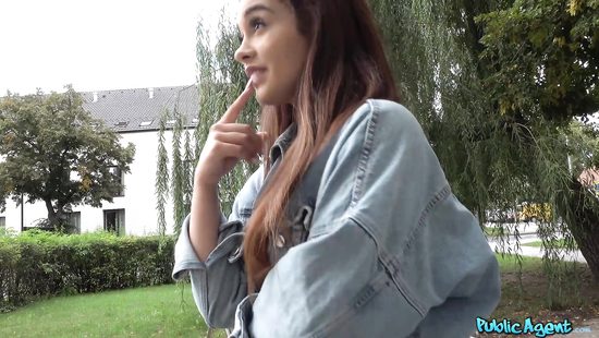 Amateur dame tricked to rough outdoor sex