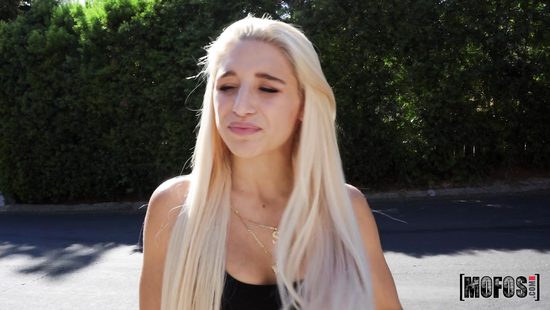 Not even Abella Danger is comfortable riding a BBC