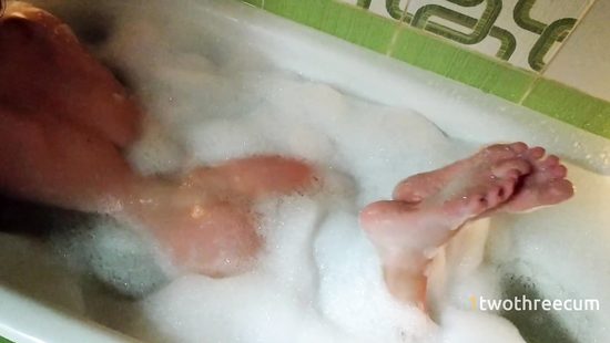 Horny housewife fucked in bathtub