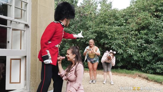 Royal guard treating tourists to a kinky show