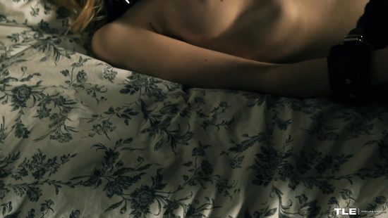 Chick delights alluring solo play before going to sleep