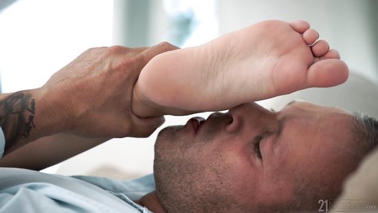 Brunette's shaved pussy throbbed hard