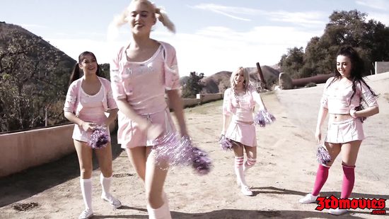 Cheerleaders getting kinky with each other