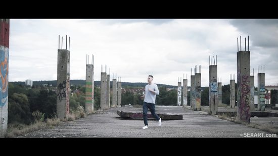 Lovely babe enjoys delightful throbbing