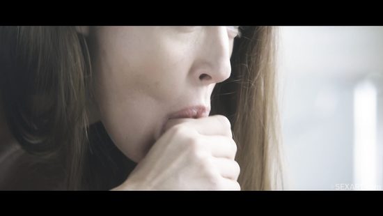 Lovely babe enjoys delightful throbbing