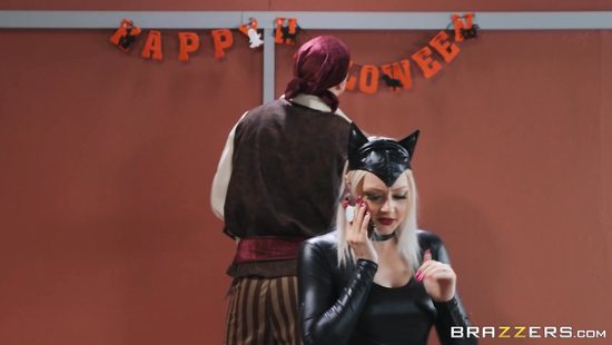 Smutty whore's hairy pussy rammed on Halloween