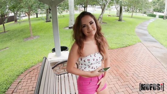 Hot chick fucked in a public park