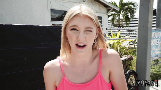 Lecherous blonde seduced to a random outdoor banging