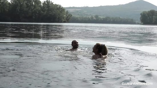 Lustful couple smashing in the wild