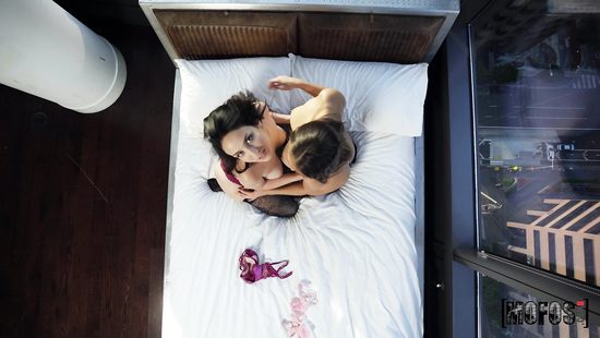 Taking turns eating pussy