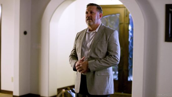 Sapping the juice outta her dripping cunt