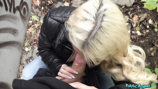 Sucking cock and getting smashed outdoors