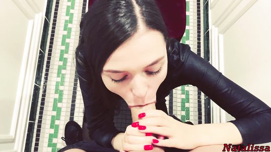 Brunette enjoys the cheap thrills