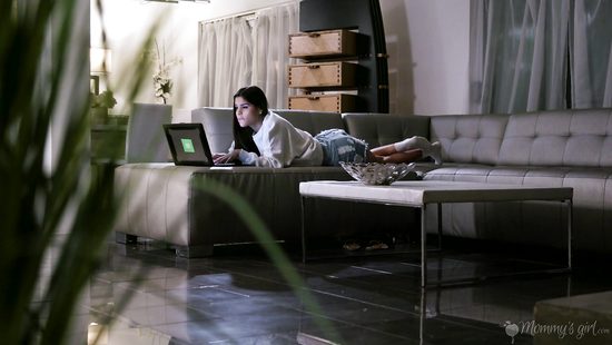 Girl doing justice to pussy