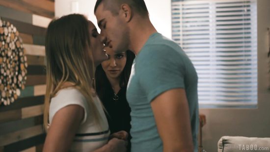 Hard sex for both ladies in mutual trio