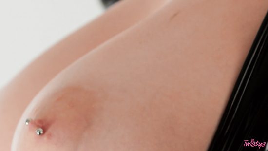 Solo blonde plays with her pussy on cam