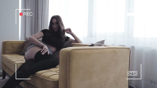 Finger fucked while posing really hot on cam