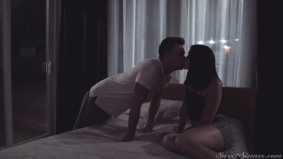 Orgasms after the man fucks her mature pussy