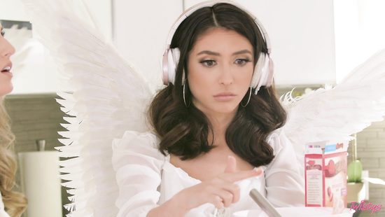 Flaming angels share romantic lezzie play