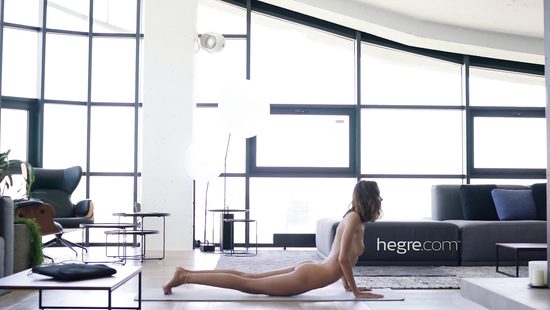 Petite blonde in nude XXX solo fantasy