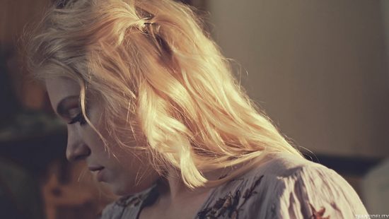 Sultry blondes hammered in a terrific threesome