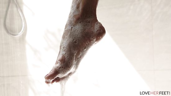 Naughty stud with foot fetish delivers porn-grade fucking