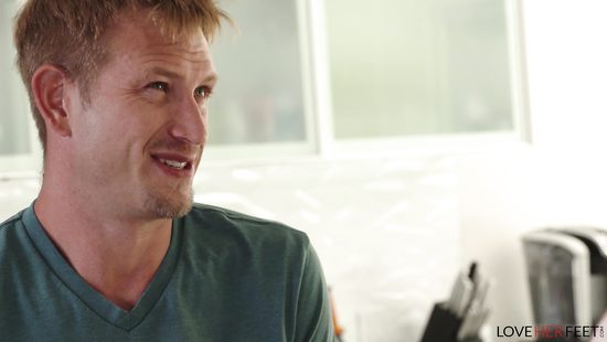 Naughty stud with foot fetish delivers porn-grade fucking